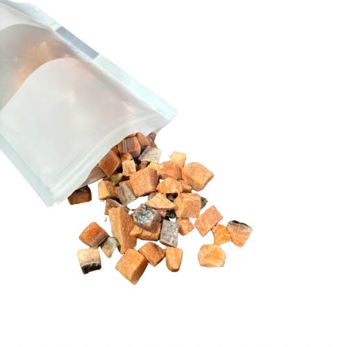 Freeze dried salmon pieces